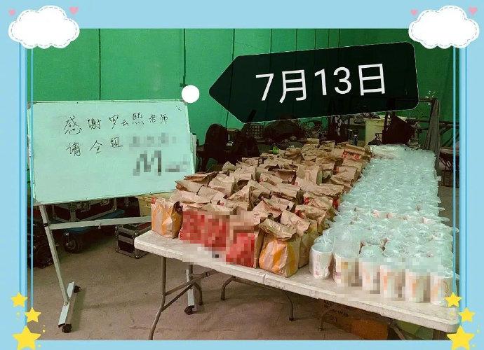 Hào phóng như La Vân Hi: mua đồ ăn cho đoàn phim nhiều đến mức trợ lý phải kêu gào-7