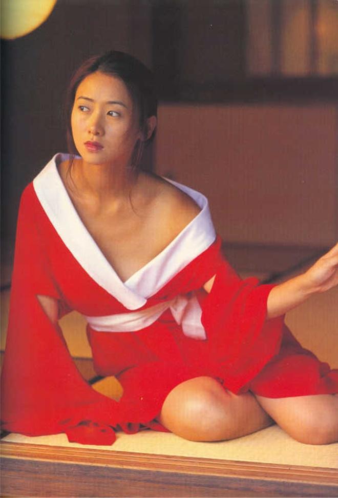 Hoa hậu Châu Á bị bố mẹ từ mặt vì đóng phim nóng, chồng hắt hủi đuổi khỏi nhà giờ ra sao?-3