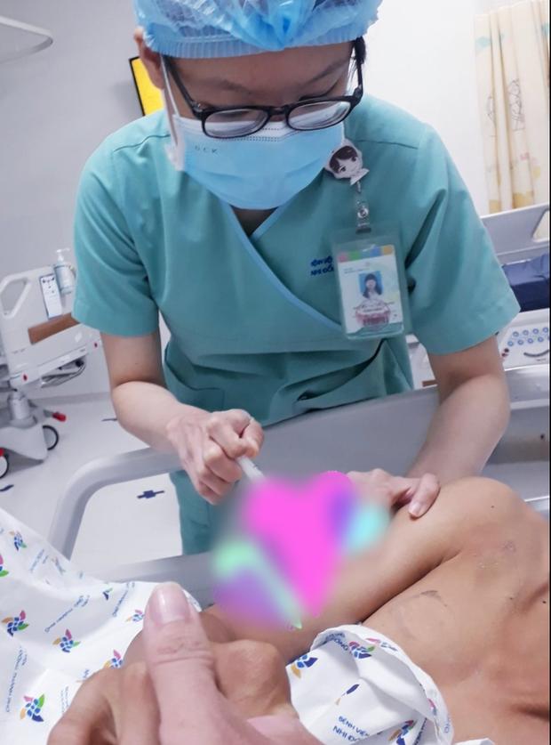 Giận cha không mua điện thoại khi được lên lớp như đã hứa, bé trai 13 tuổi uống thuốc trừ sâu nguy kịch-2