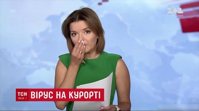 MC bị rụng răng, lộ mặc quần đùi và những sự cố trên truyền hình-1