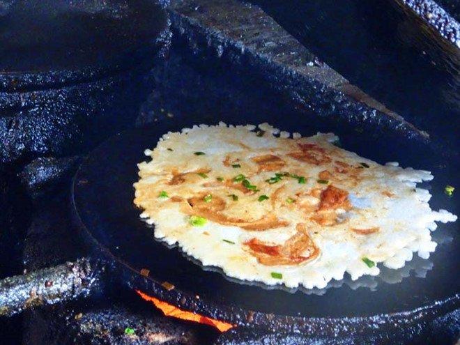 Đến Huế đừng quên thử những đặc sản chỉ có giá dưới 5.000 đồng này!-1