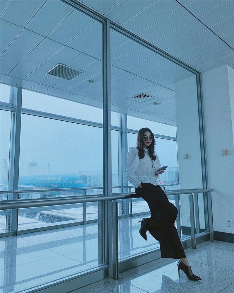 Các mỹ nhân Việt diện quần ống rộng với 4 kiểu áo sau để nâng tầm vẻ sang xịn cho cả tổng thể-3