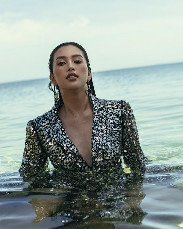 Hoa hậu Tiểu Vy những ngày cuối nhiệm kỳ: Làn da nâu sáng rực dưới ánh mặt trời-4