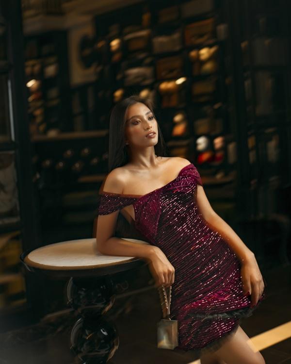 Hoa hậu Tiểu Vy những ngày cuối nhiệm kỳ: Làn da nâu sáng rực dưới ánh mặt trời-6