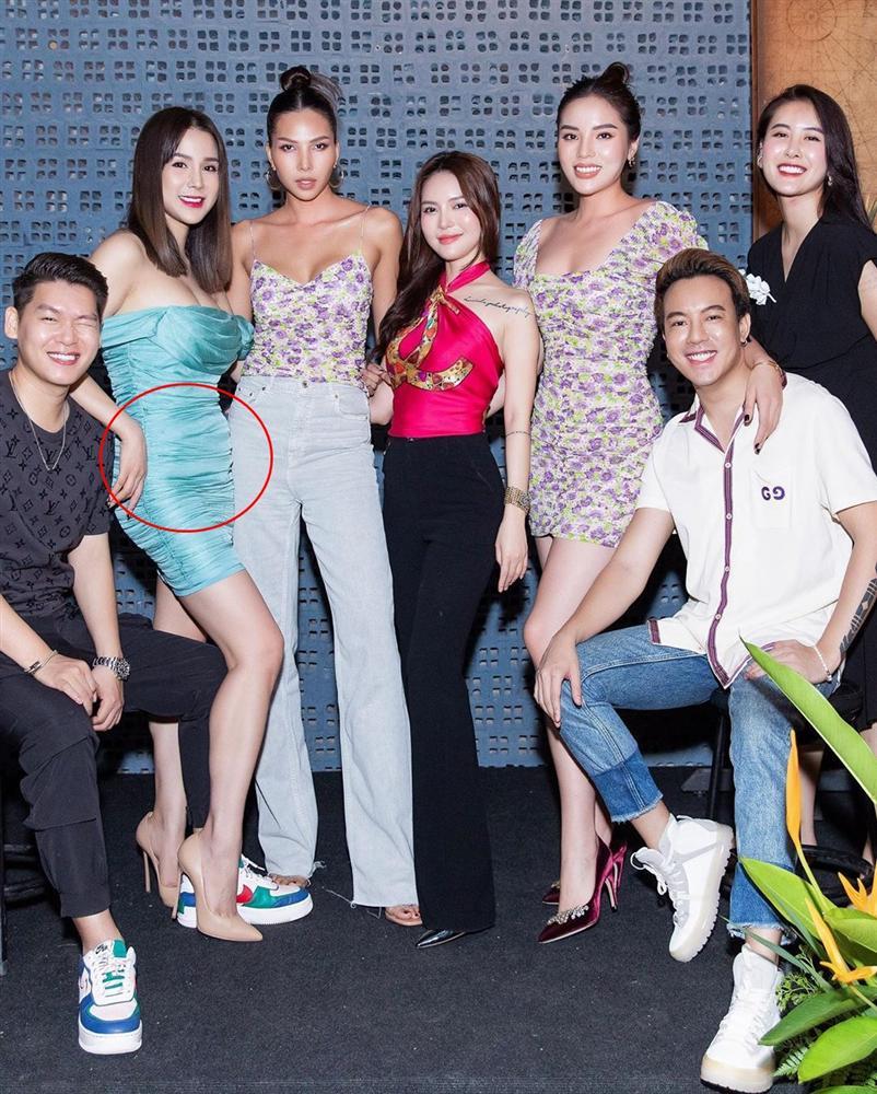 Tình chị em chắc có bền lâu: Kỳ Duyên dìm hàng Diệp Lâm Anh với loạt ảnh ngấn mỡ bụng-6