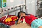 Ra cổng trường mua nước, bé gái 11 tuổi uống nhầm axit dẫn đến nguy kịch