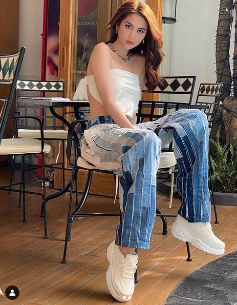 Chán hở trước, Ngọc Trinh lại diện mốt quần jeans hở toang hoác phía sau-7