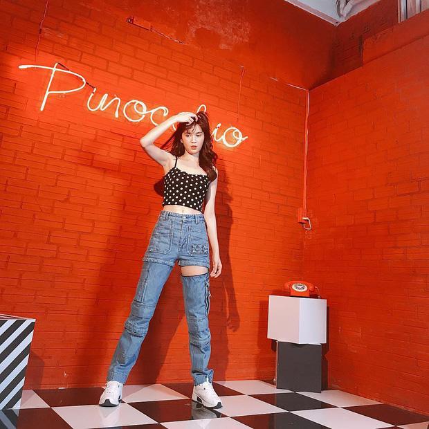 Chán hở trước, Ngọc Trinh lại diện mốt quần jeans hở toang hoác phía sau-11