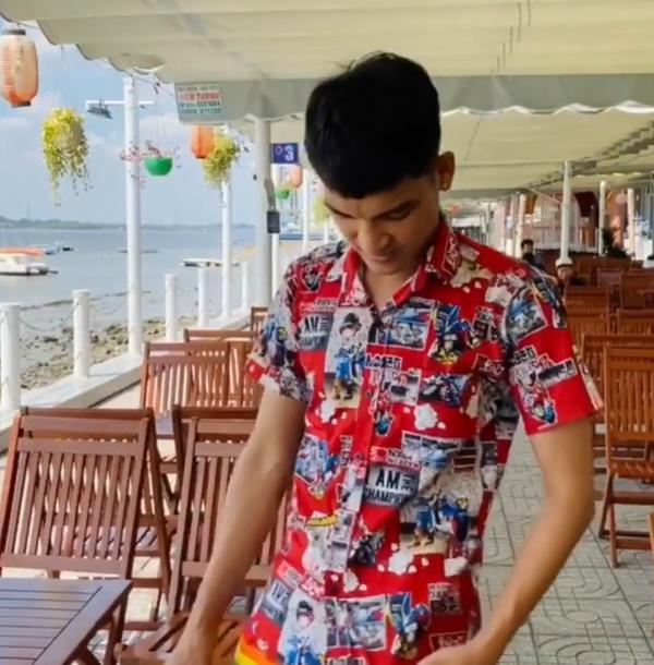 Thánh chém gió Mạc Văn Khoa bóc giá set đồ đi biển 800 triệu gồm dép tổ ong, mũ tai chó-2