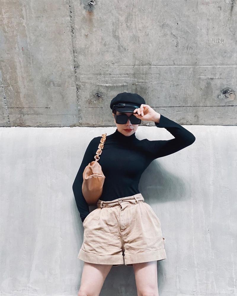 Trà Ngọc Hằng tưởng mặc kín mà vẫn lòi ngấn mỡ tứ tung vì một lỗi sai nhiều người dễ mắc phải-1