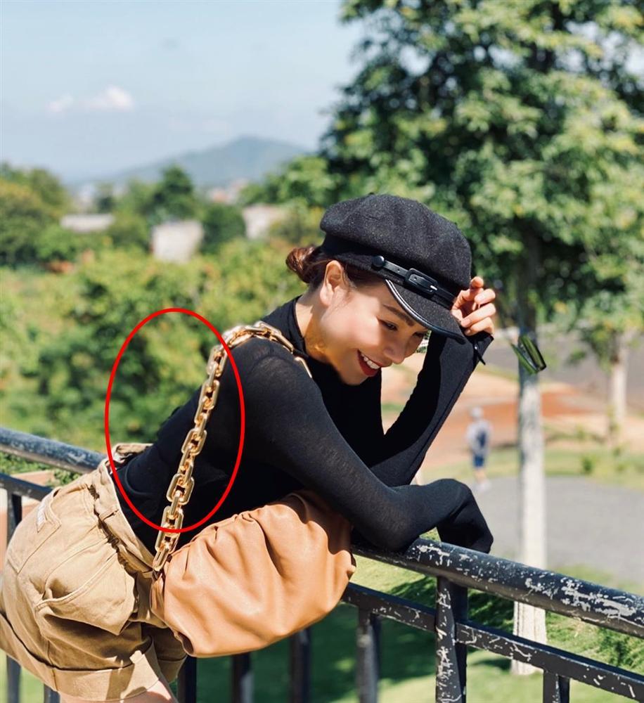 Trà Ngọc Hằng tưởng mặc kín mà vẫn lòi ngấn mỡ tứ tung vì một lỗi sai nhiều người dễ mắc phải-3