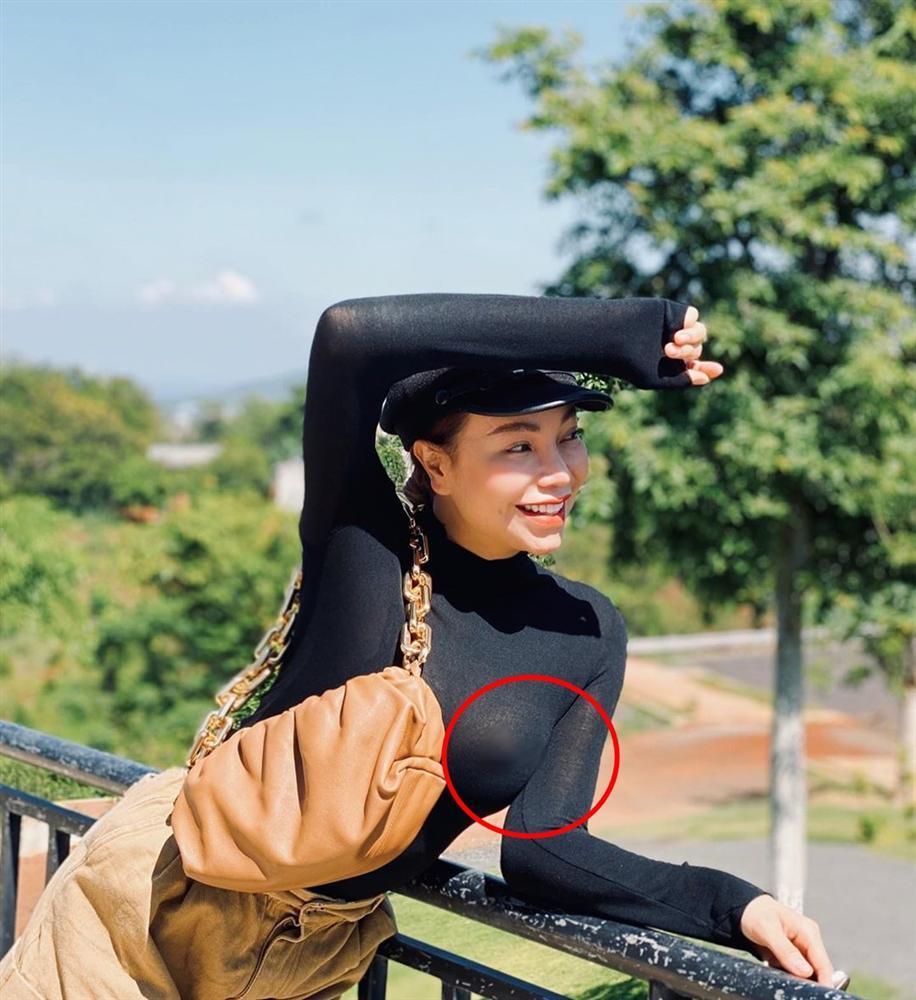 Trà Ngọc Hằng tưởng mặc kín mà vẫn lòi ngấn mỡ tứ tung vì một lỗi sai nhiều người dễ mắc phải-4