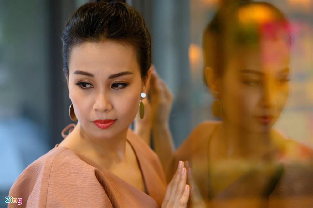 Cẩm Ly tuổi 50: Tôi phải nhún nhường, thậm chí nhịn nhục chồng-2