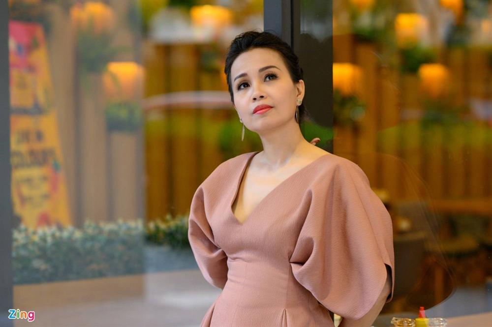 Cẩm Ly tuổi 50: Tôi phải nhún nhường, thậm chí nhịn nhục chồng-1