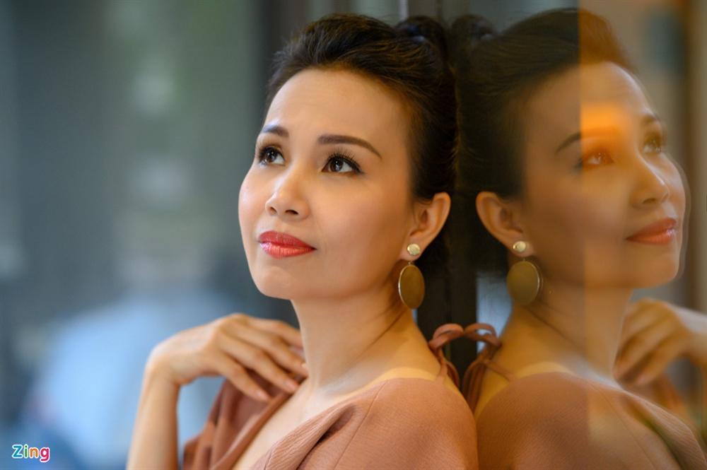 Cẩm Ly tuổi 50: Tôi phải nhún nhường, thậm chí nhịn nhục chồng-3