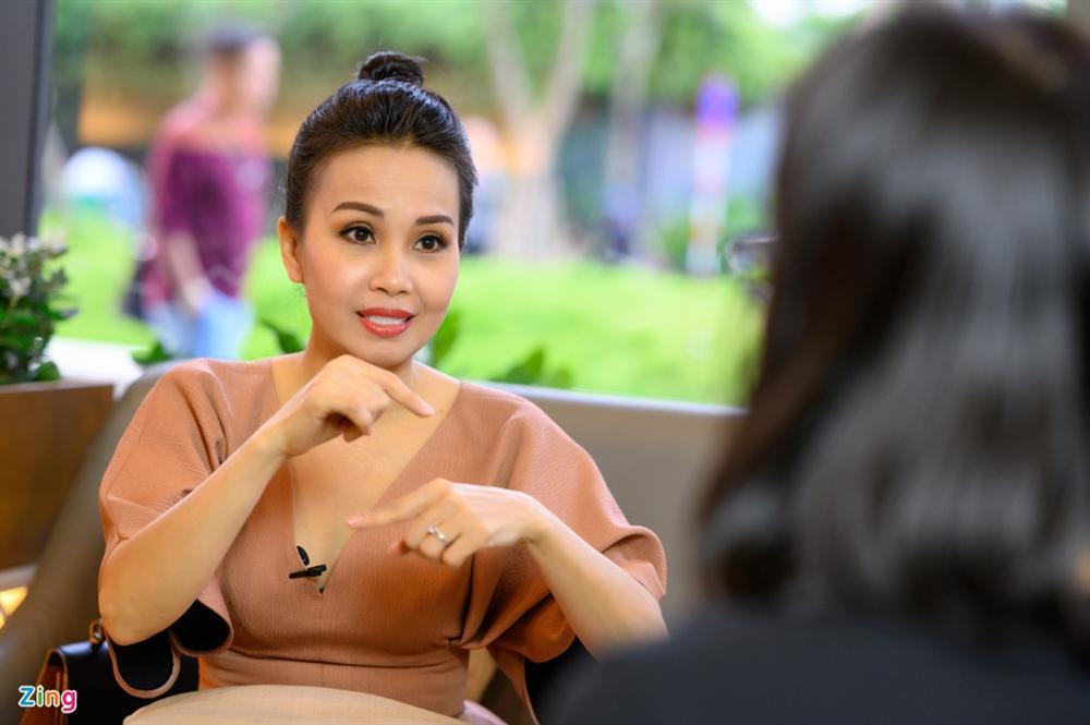 Cẩm Ly tuổi 50: Tôi phải nhún nhường, thậm chí nhịn nhục chồng-4