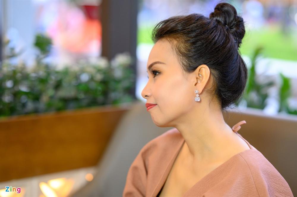 Cẩm Ly tuổi 50: Tôi phải nhún nhường, thậm chí nhịn nhục chồng-5