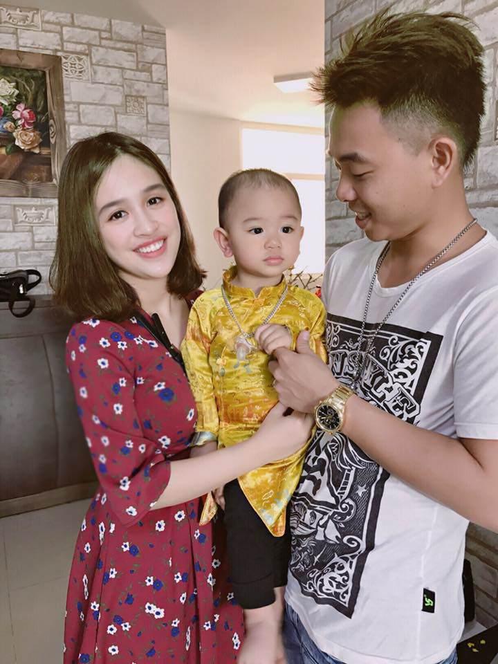 Cưới hotgirl Hà Thành, Phúc Bồ coi vợ như nữ hoàng, tắm rửa thay tã cho con tự làm hết-7