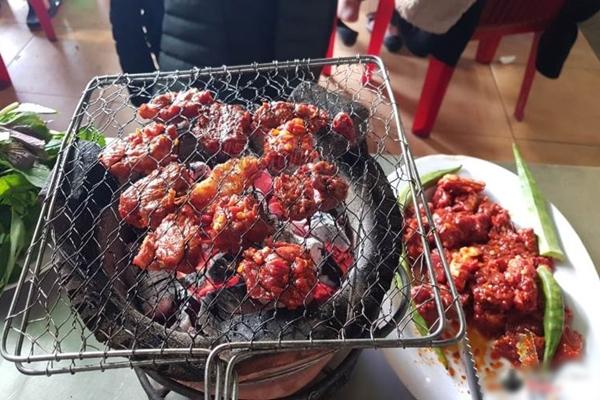 Chợ Đà Lạt chật kín người, du khách xếp hàng dài vào cổng khu du lịch-3