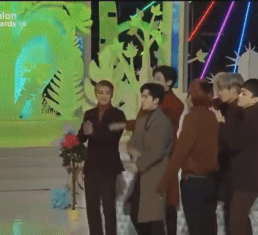 Idol Hàn đánh rơi cái duyên chỉ vì ống kính camera vô tình-17