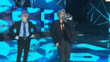 Idol Hàn đánh rơi cái duyên chỉ vì ống kính camera vô tình-9