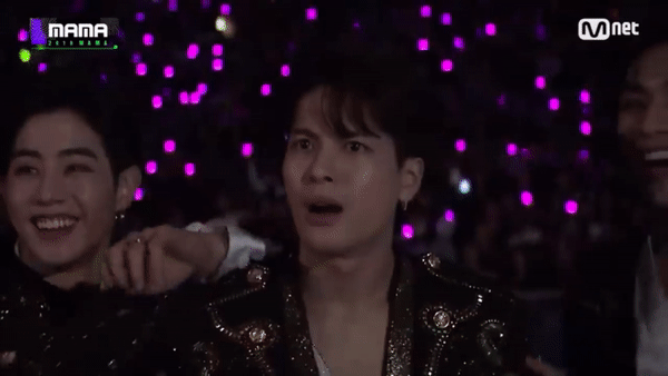 Idol Hàn đánh rơi cái duyên chỉ vì ống kính camera vô tình-12