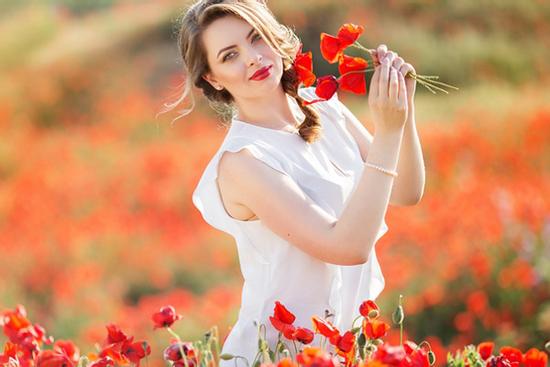 Top 4 con giáp nữ vừa xinh đẹp lại duyên dáng khéo léo, hoa đào ngập đường tình duyên