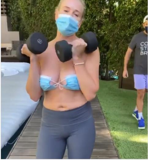 Phẫn nộ nghệ sĩ lấy khẩu trang làm bikini, áo bra phản cảm giữa tâm dịch Covid-19-3