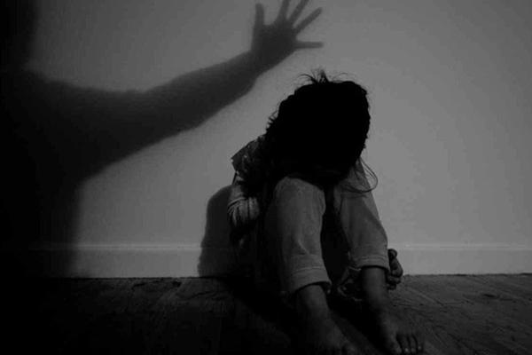 Người đàn ông bắt cóc bé gái để hiếp dâm bị phát hiện-1