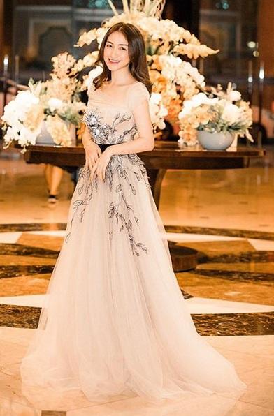 SAO MẶC ĐẸP: HHen Niê như nàng búp bê phiên bản thực - Tiểu Vy hóa công chúa cổ tích-9