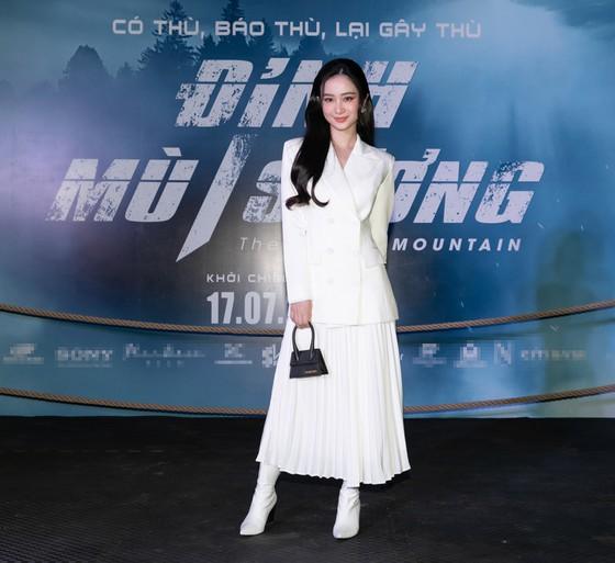 Ngô Thanh Vân già chát - Khổng Tú Quỳnh lên đồ đi sự kiện mà như đi phượt-3