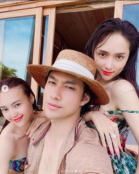 Diện maxi xẻ hông tít tắp, Hương Giang lộ nội y nhưng vẫn được khen tinh tế-1