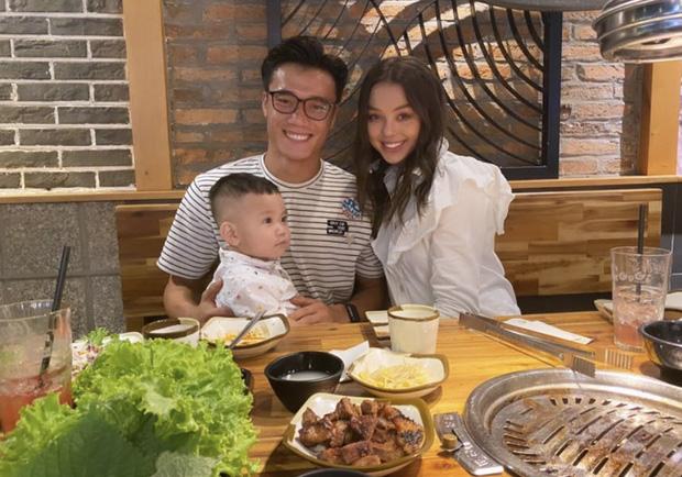 Dân tình tò mò gái xinh thân mật bên thủ môn Bùi Tiến Dũng, đã tìm ra profile trong nháy mắt-4