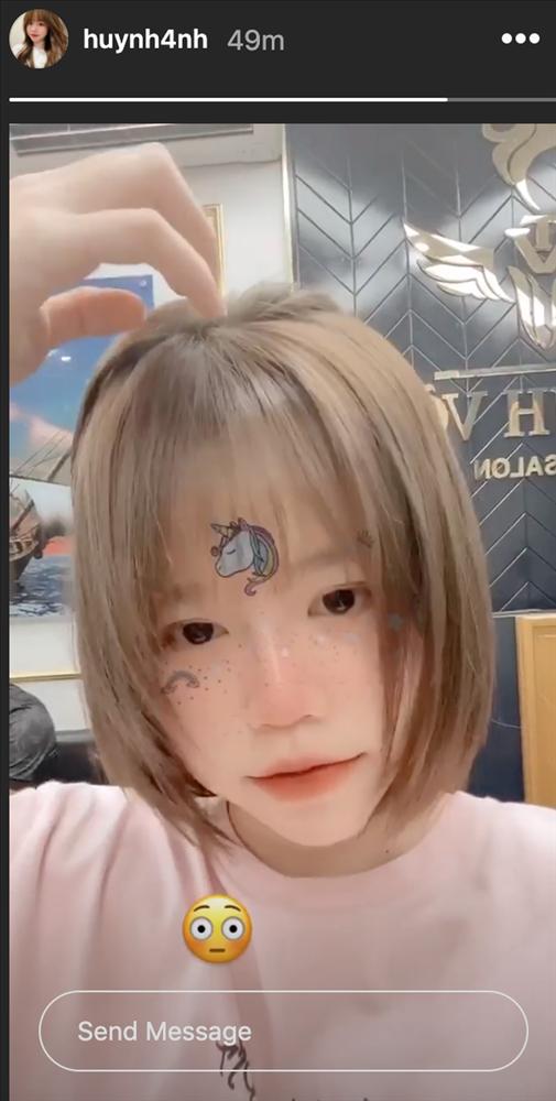 Huỳnh Anh (bạn gái Quang Hải) khiến fan hốt hoảng vì cắt phăng mái tóc dài-1