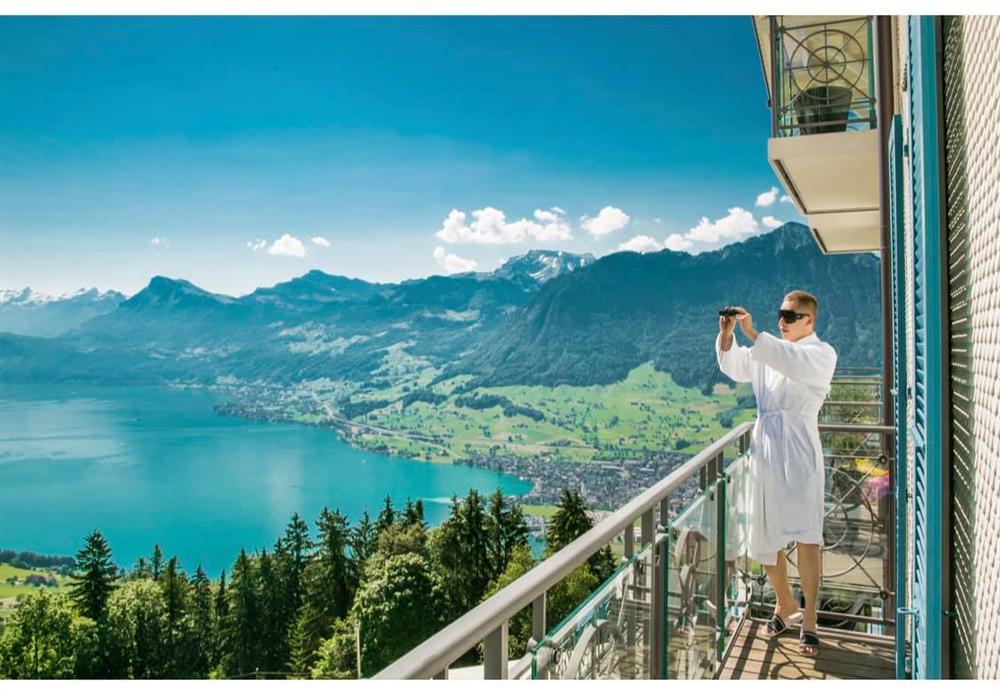 Vũ Khắc Tiệp bị hỏi khó khi khuyên mọi người đi du lịch Thụy Sĩ