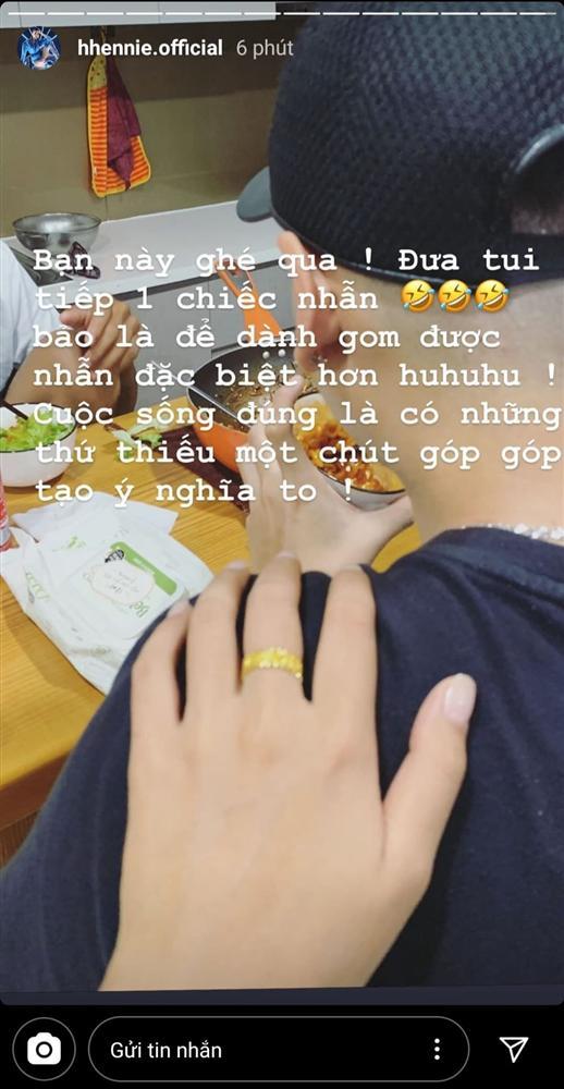 Bạn trai mua vàng gửi HHen Niê giữ, có vẻ chẳng mấy mà kết hôn-1