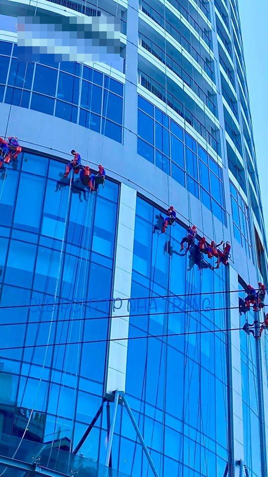 Cả tập đoàn người nhện đu đưa ở tòa nhà cao tầng gây bão MXH, tưởng quay phim hóa ra sự thật phũ phàng-2