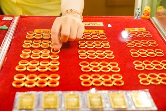 Sốc: Giá vàng liên tục nhảy múa, vượt 53 triệu đồng/lượng chỉ sau 1 đêm