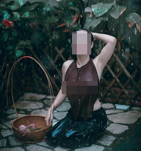 Những màn diện áo yếm phô da thịt cực kỳ phản cảm-8