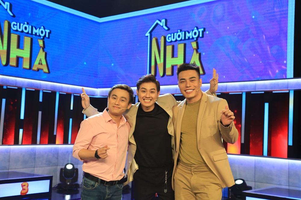 Dao kéo xong cả mặt, Lê Dương Bảo Lâm còn tính tiêm thêm lỗ tai-1