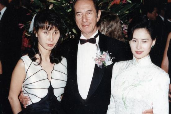 Nội chiến giữa 2 'nữ cường nhân' gia tộc Vua sòng bài Macau: Người chị mưu lược vẫn để tài sản vào tay em gái