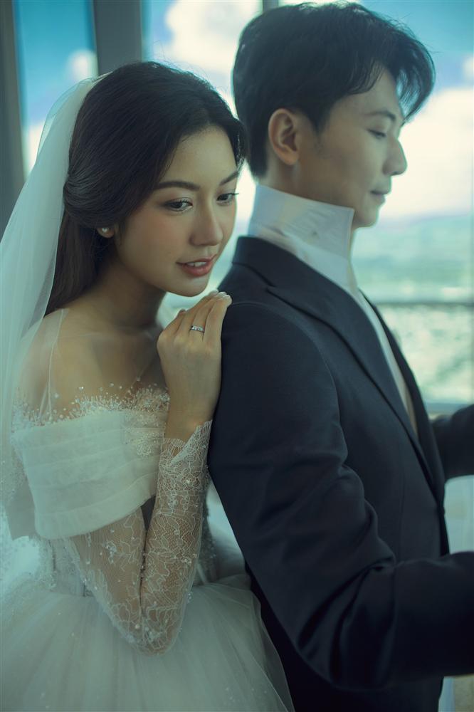 Cận cảnh 5 bộ váy cưới đẹp đến từng centimet của á hậu Thúy Vân-5