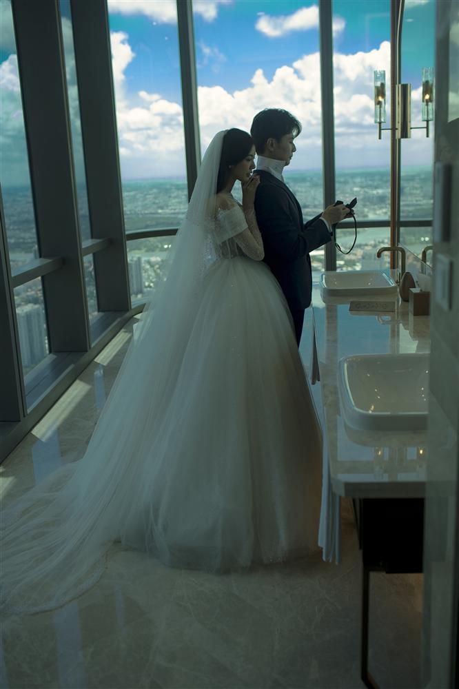 Cận cảnh 5 bộ váy cưới đẹp đến từng centimet của á hậu Thúy Vân-6