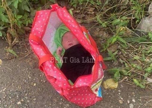Bé trai còn nguyên dây rốn bị bỏ lại ven đường