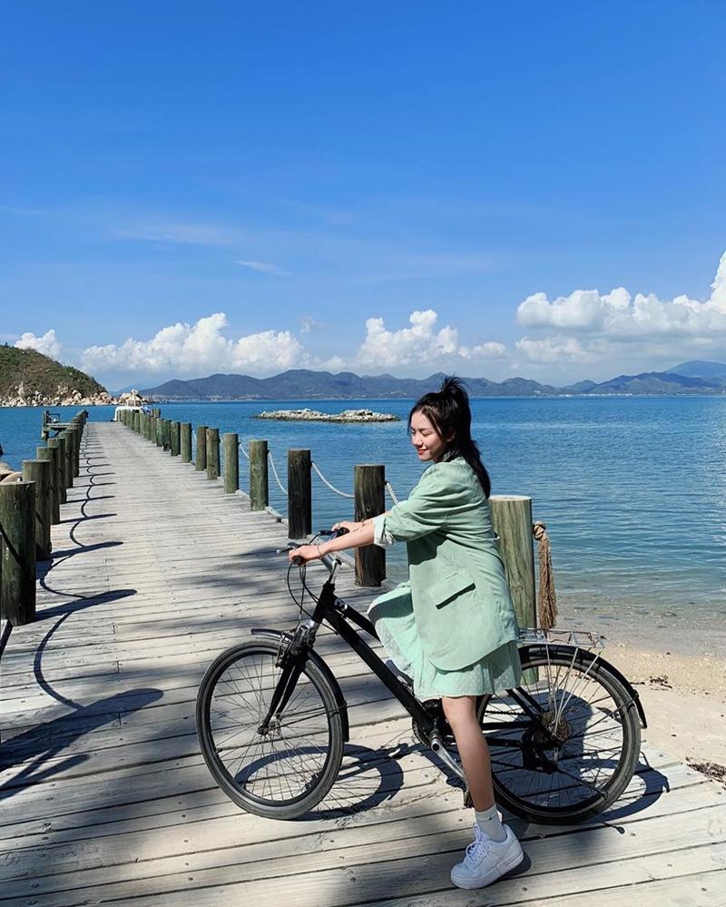 Đào Bá Lộc lên đồ nữ tính, mát mẻ - Chi Pu dát cả cây hàng hiệu hơn 200 triệu đồng-4