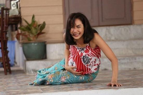 Bỏ con 2 tuổi đi lấy chồng, đêm tân hôn mẹ chồng gọi vào nói câu khiến tối nấc nghẹn