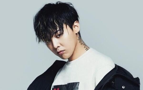 Mức độ nhận diện công chúng chư bao giờ suy giảm, G-Dragon sở hữu 8,79 triệu follower cho tài khoản Twitter cá nhân.