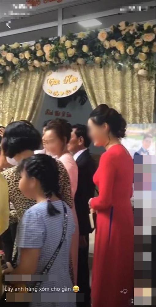 Màn rước dâu hiếm có: Mẹ chồng dắt tay con dâu đi thẳng sang nhà hàng xóm đối diện làm ai nhìn cũng thèm muốn-4