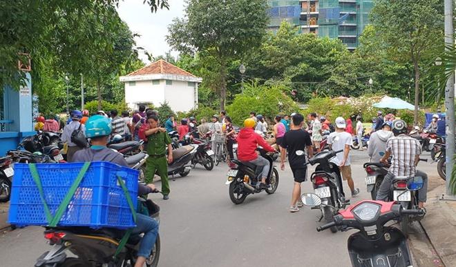 Gục chết ở vỉa hè TP.HCM với con dao găm trên ngực-1