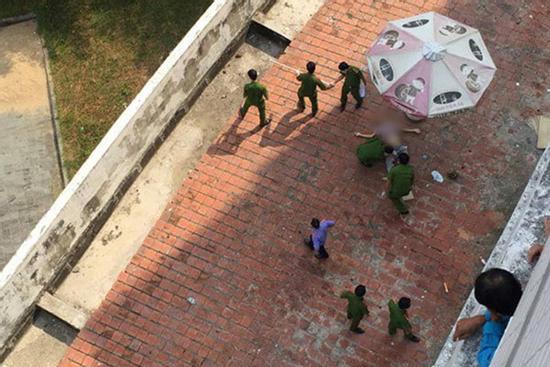 Nam sinh nhảy từ lầu 3 sau khi nói chuyện với bạn